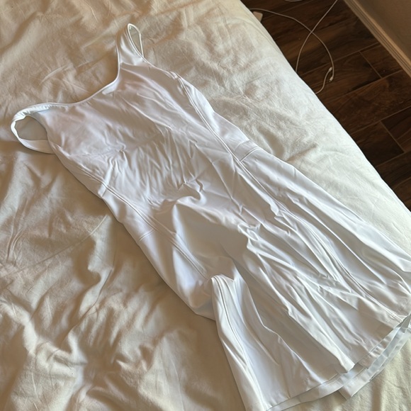 Greyson Rally Active Dress - Picture 4 of 7